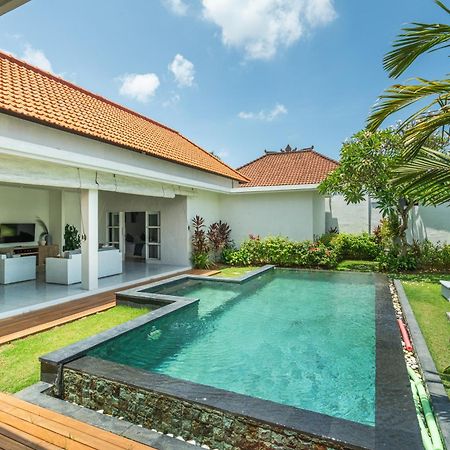 Modern 3 Bedrooms Villa Beach Walking Distance Seminyak Exteriör bild